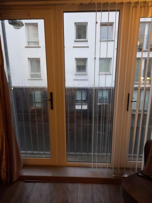 Modern 2-Bedroom City Apartment With Free Parking Belfast Eksteriør billede