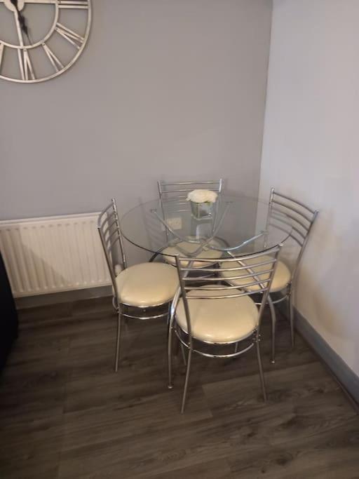 Modern 2-Bedroom City Apartment With Free Parking Belfast Eksteriør billede