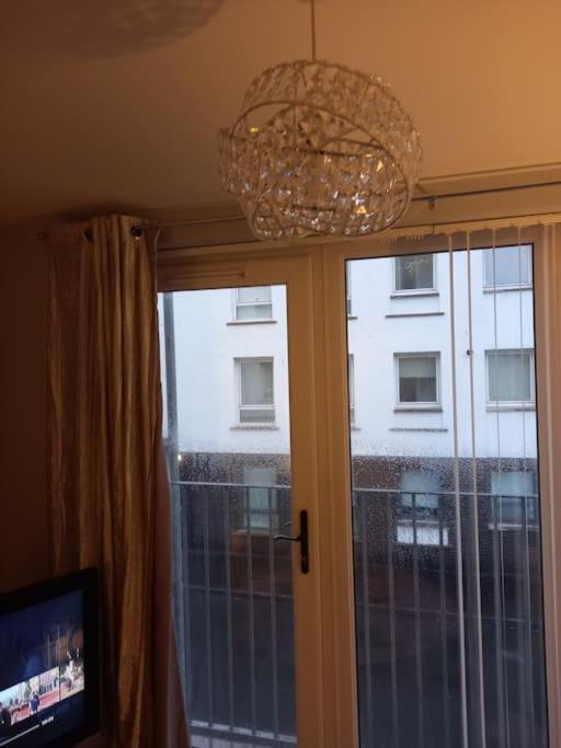 Modern 2-Bedroom City Apartment With Free Parking Belfast Eksteriør billede