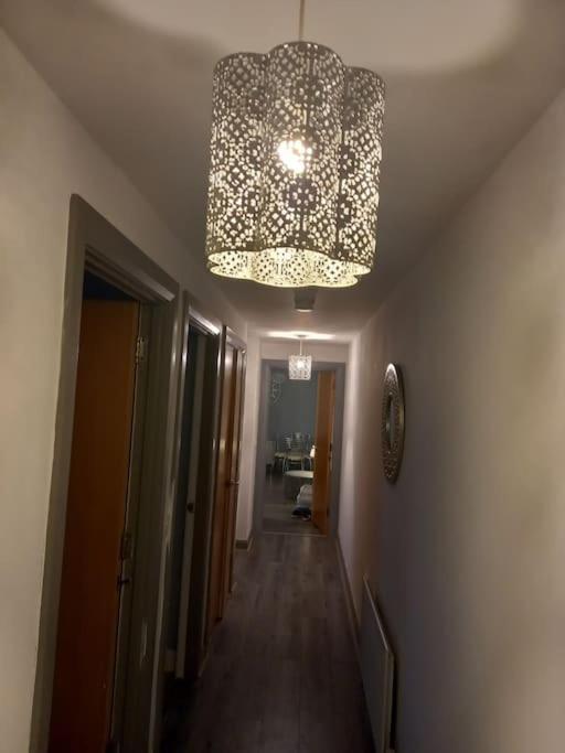 Modern 2-Bedroom City Apartment With Free Parking Belfast Eksteriør billede