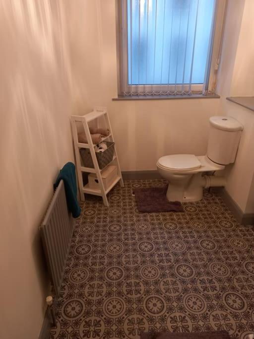 Modern 2-Bedroom City Apartment With Free Parking Belfast Eksteriør billede